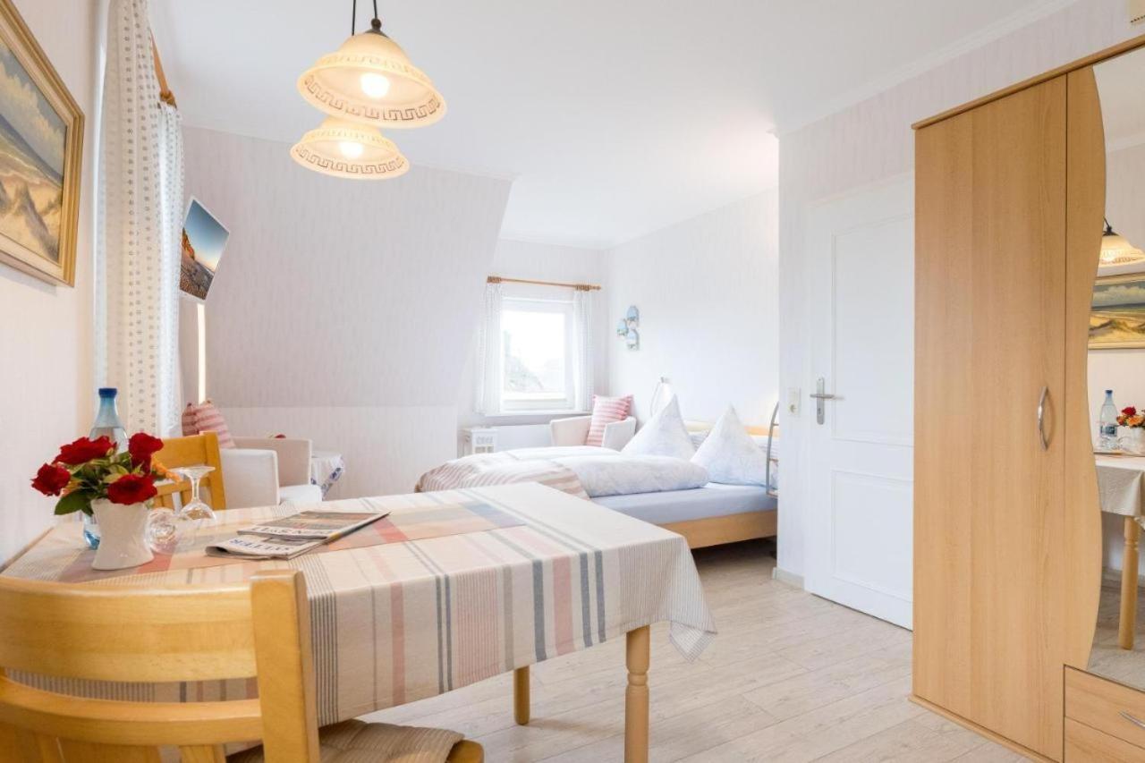 Ferienwohnungen Peters Sylt Екстер'єр фото